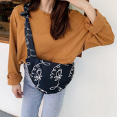 Modern női válltáska fehér és fekete színben