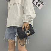 Új modell női táska fém díszítéssel és dupla lánccal