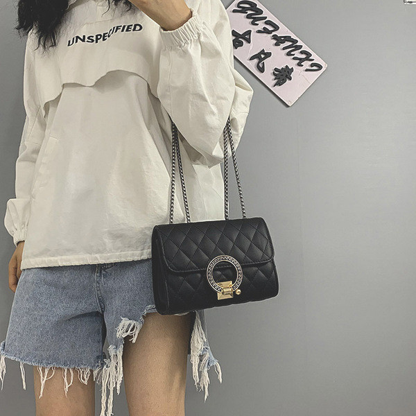 Új modell női táska fém díszítéssel és dupla lánccal