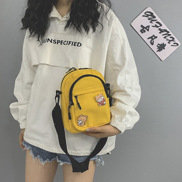 Mitmes värvitoonis aplikatsiooniga naiste tekstiilist kott