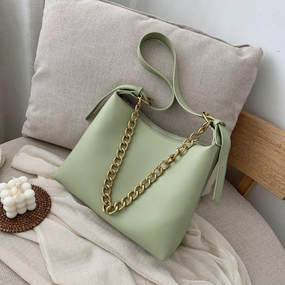 Σύγχρονη γυναικεία τσάντα από οικολογικό δέρμα με μεταλλική αλυσίδα