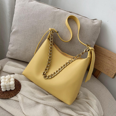 Σύγχρονη γυναικεία τσάντα από οικολογικό δέρμα με μεταλλική αλυσίδα