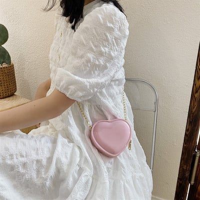 Modern női táska szív alakú fémlánccal