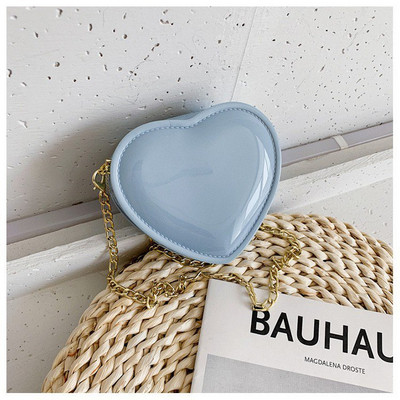 Modern női táska szív alakú fémlánccal