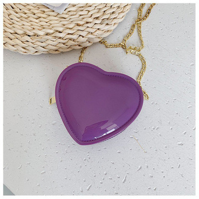 Modern női táska szív alakú fémlánccal