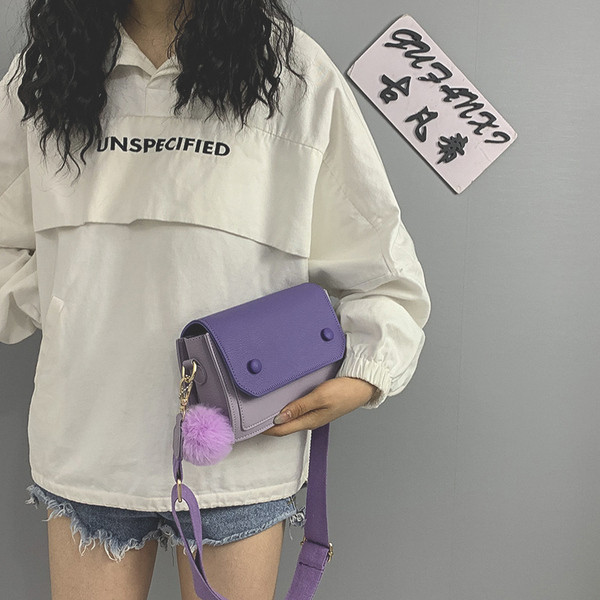 Öko bőrből készült női táska pehellyel és hosszú füllel