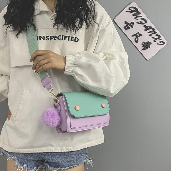 Öko bőrből készült női táska pehellyel és hosszú füllel