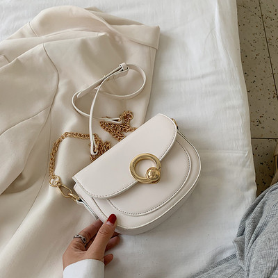 Γυναικεία τσάντα από οικολογικό δέρμα και μεγάλη μεταλλική αλυσίδα