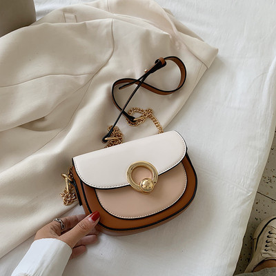 Γυναικεία τσάντα από οικολογικό δέρμα και μεγάλη μεταλλική αλυσίδα