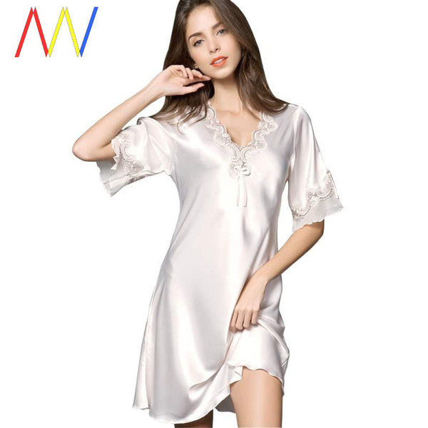 Női szatén hálóing csipkével és rövid ujjú