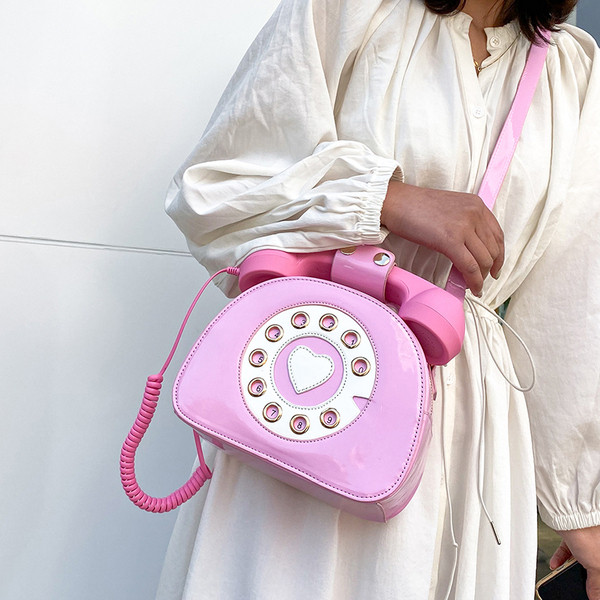 Novi model ženske torbe od eko kože u obliku telefona