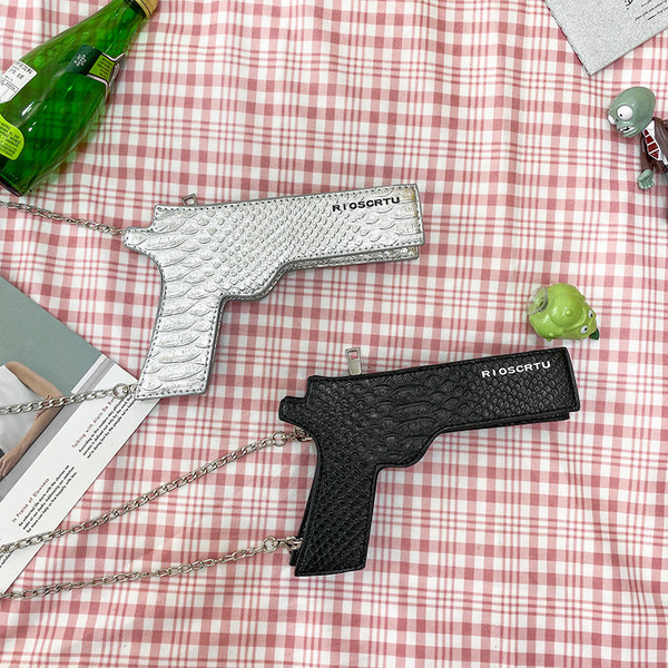 Modern női táska pisztoly alakú fémlánccal