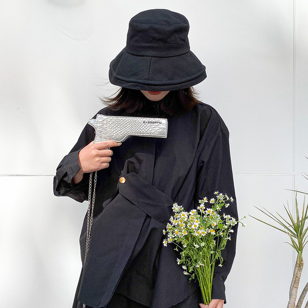 Modern női táska pisztoly alakú fémlánccal