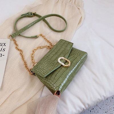 Modern női táska ökobőrből és fémláncból