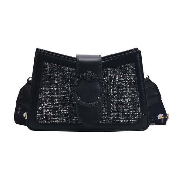 Női táska textil fogantyúval és fém elemmel