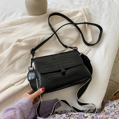 Γυναικεία τσάντα με υφασμάτινη λαβή από οικολογικό δέρμα