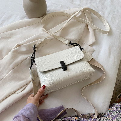 Γυναικεία τσάντα με υφασμάτινη λαβή από οικολογικό δέρμα