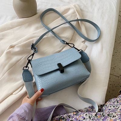 Γυναικεία τσάντα με υφασμάτινη λαβή από οικολογικό δέρμα