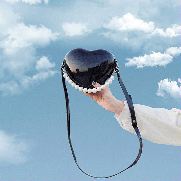 Új kézitáska szív alakú gyöngyökkel