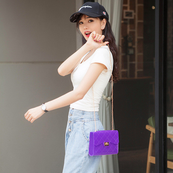 Női szilikon válltáska fém lánccal