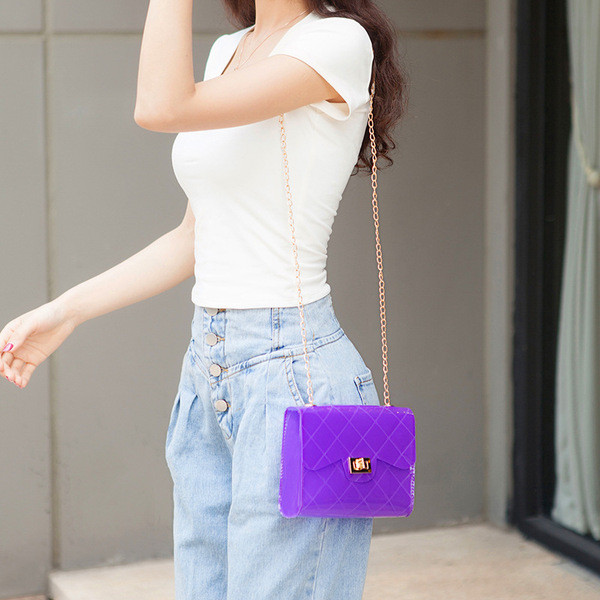 Női szilikon válltáska fém lánccal