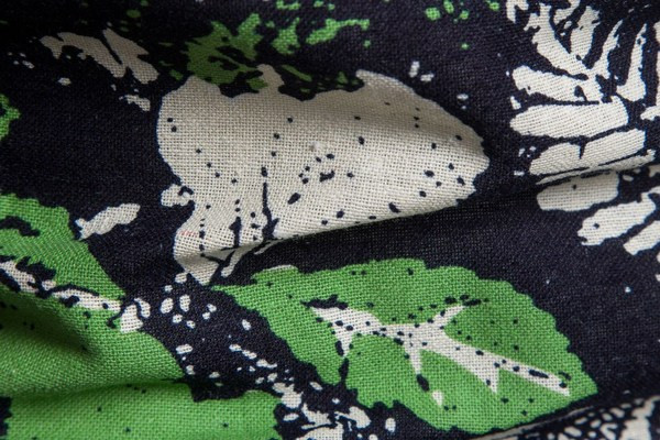 Modern férfi ing klasszikus gallérral, virágmintával és hosszú ujjal