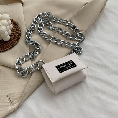 Női kis táska hosszú fémlánccal több színben