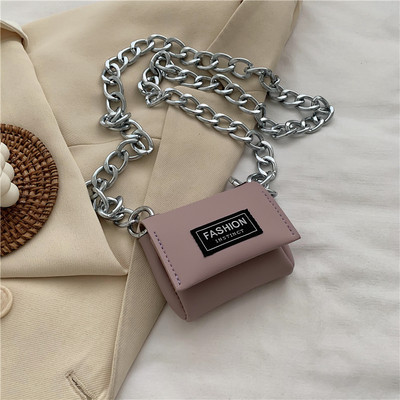 Női kis táska hosszú fémlánccal több színben