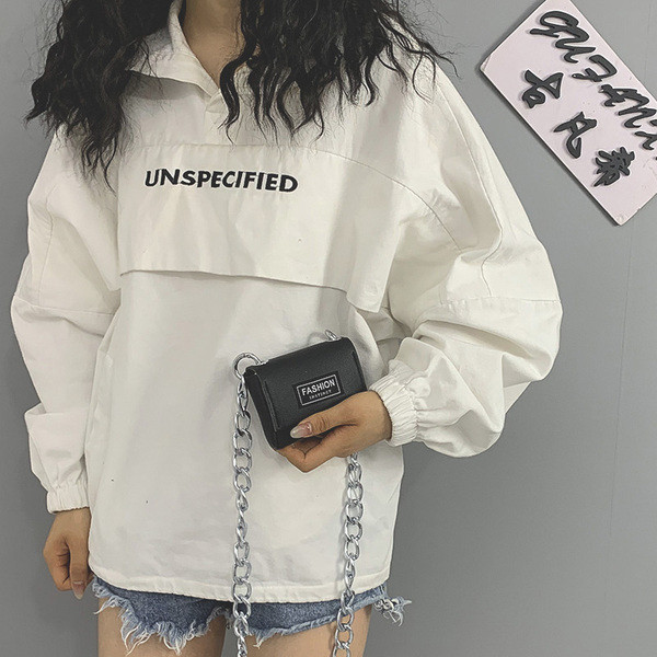 Női kis táska hosszú fémlánccal több színben