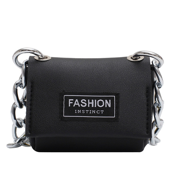 Női kis táska hosszú fémlánccal több színben