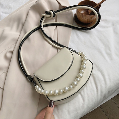 Női mindennapi táska gyöngyökkel és hosszú füllel több színben