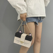 Modern női táska fém lánccal és fém csattal