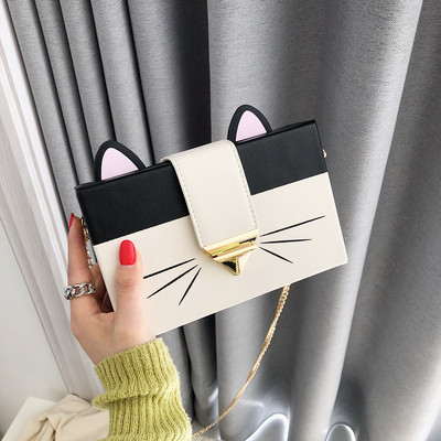 Modern női táska fém lánccal és fém csattal