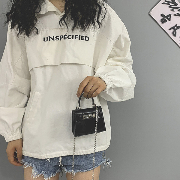 Moodne naiste väike kott ökonahast ja ketist