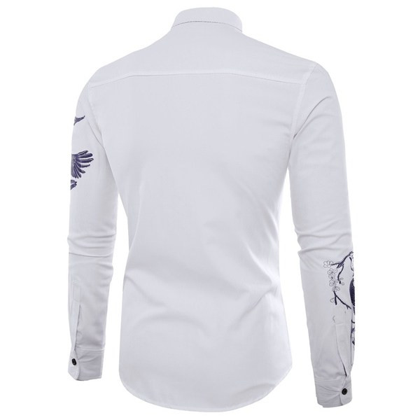 Modern férfi ing klasszikus gallérral és madár rátéttel