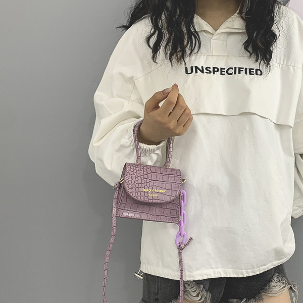 Öko bőrből készült női táska rövid és hosszú füllel, több színben