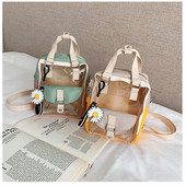 Σύγχρονη γυναικεία τσάντα με κοντές και μεγάλες λαβές σε κίτρινο και πράσινο χρώμα