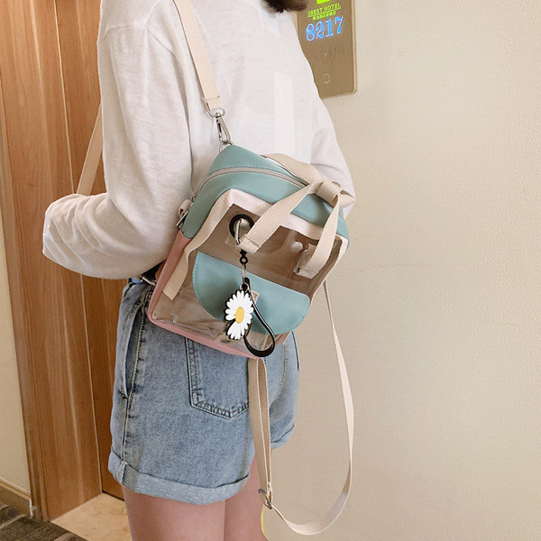 Σύγχρονη γυναικεία τσάντα με κοντές και μεγάλες λαβές σε κίτρινο και πράσινο χρώμα