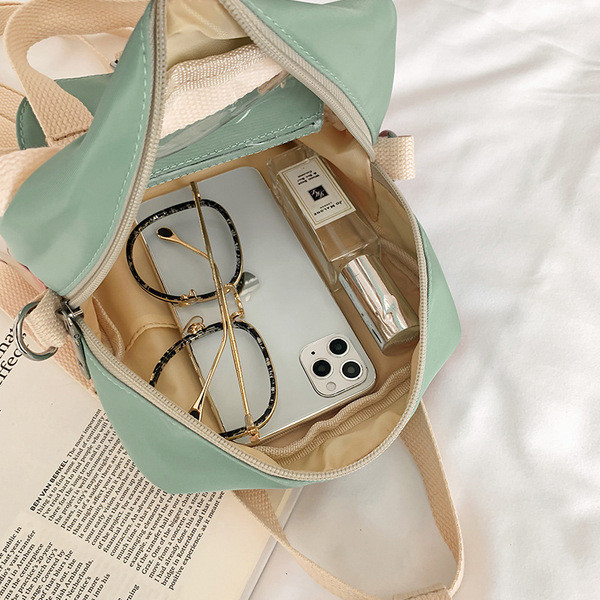 Σύγχρονη γυναικεία τσάντα με κοντές και μεγάλες λαβές σε κίτρινο και πράσινο χρώμα