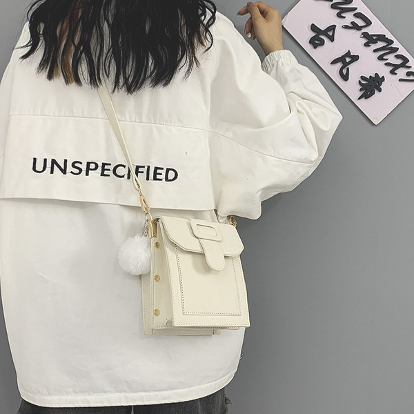 Moderni moteriška odinė rankinė su ilga rankena ir pūkeliu