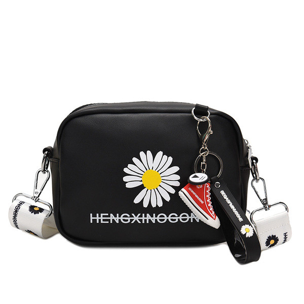 Női mindennapi táska hosszú füllel textilből és hímzéssel