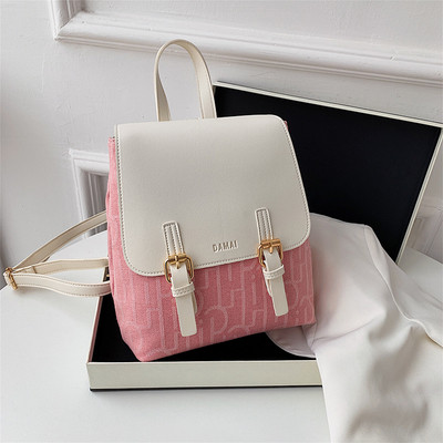 Női öko-bőr hátizsák csattal és két fogantyúval