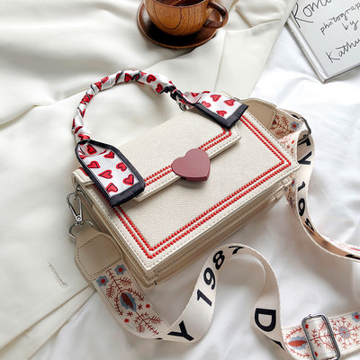 Moderna sieviešu soma ar lenti un īsu metāla rokturi