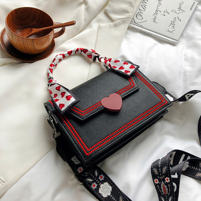 Moderna sieviešu soma ar lenti un īsu metāla rokturi