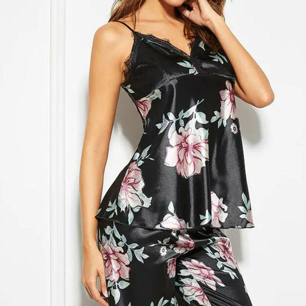 Vasaras satīna pidžama ar ziedu rakstu