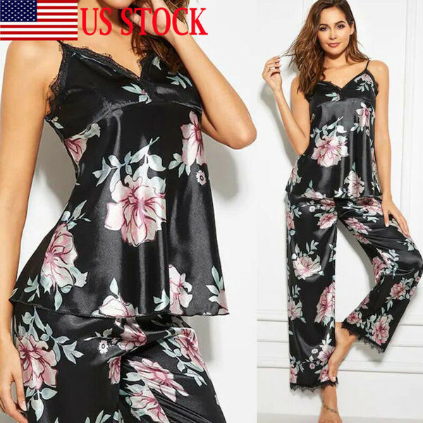 Vasaras satīna pidžama ar ziedu rakstu