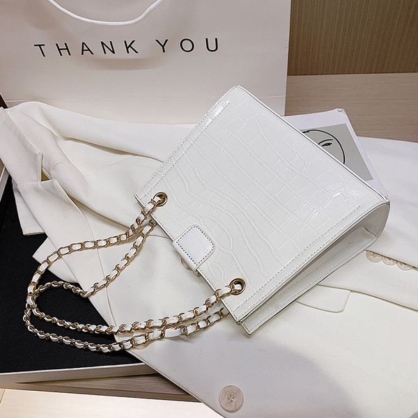 Moderna sieviešu soma no eko ādas ar diviem rokturiem