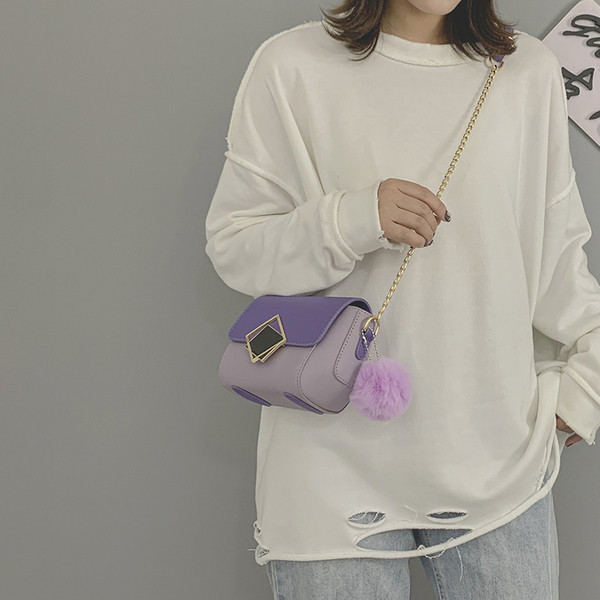 Sieviešu soma ar mākslīgās ādas dūnām un garu ķēdīti