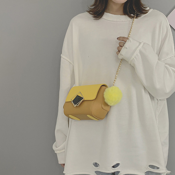 Sieviešu soma ar mākslīgās ādas dūnām un garu ķēdīti