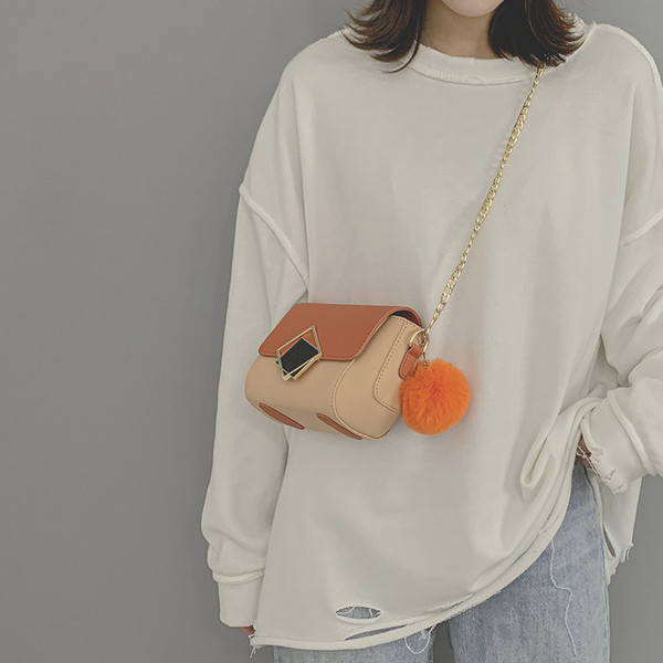 Sieviešu soma ar mākslīgās ādas dūnām un garu ķēdīti